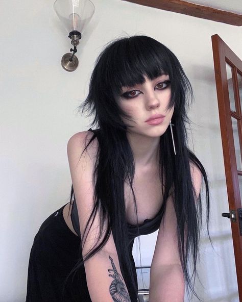 ZAPERWAVE on Instagram: “instead of stressed i lie here charmed🗡🦇 (baby filter) - - - - - - - - - - - - - #grungegirl #webcore #oddcore #glitchcore #cybercore…” Goth Haircuts, Black Emo Hair, Goth Hairstyles, I Like Your Hair, Modern Goth, Short Scene Hair, Goth Hair, Dyed Hair Inspiration, Long Layered Haircuts