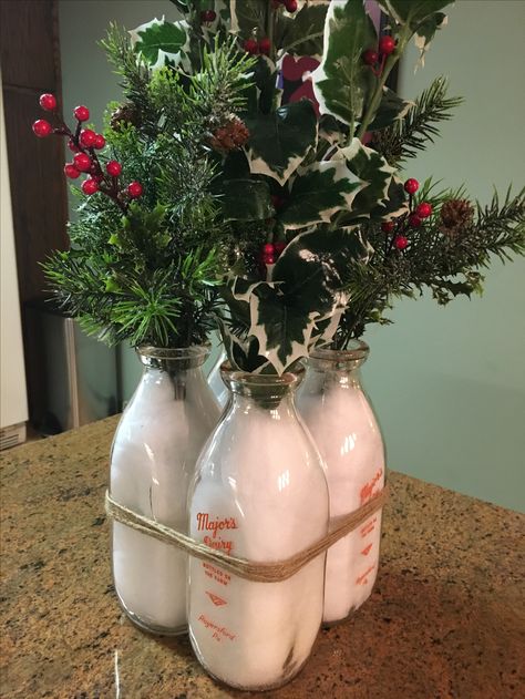 Milk Bottle Christmas Ideas, Christmas Milk Jug Decor, Milk Bottle Wedding Decor, Glass Milk Bottle Centerpiece, Milk Bottle Vases With Flowers, Milk Bottle Centerpiece, Milk Can Table, Milk Bottle Craft, Old Milk Bottles