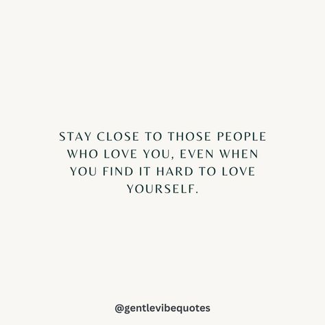 Stay close to those people who love you, even when you find it hard to love yourself. ♥ Growth Affirmations, Affirmations Mindset, Cheer Up Quotes, Uplifting Thoughts, Vibe Quote, Quotes On Instagram, Hard To Love, I Need To Know, Mindfulness Quotes