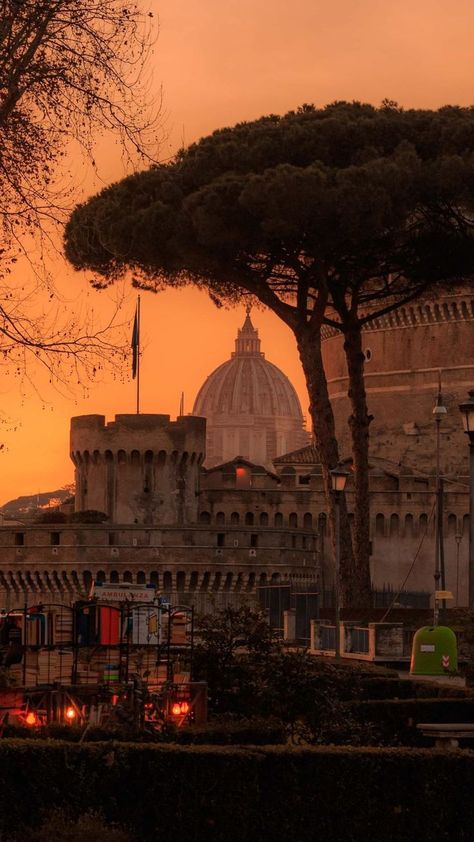 Italy Vibes, Vatican Museums, Italy Aesthetic, City Vibe, Vatican City, Negroni, City Aesthetic, Rome Italy, Pretty Places