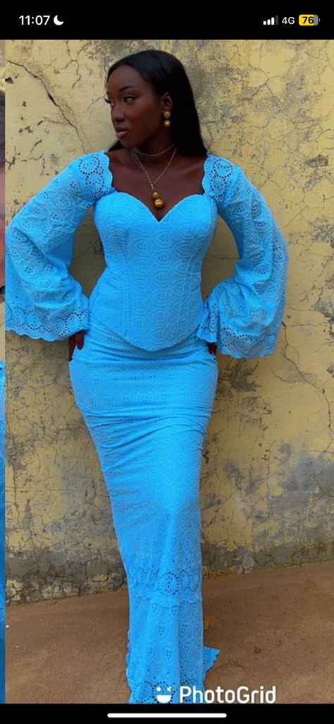 Gambian Clothes, Afro Dresses, Senegalese Dresses, Eid Outfits African, Senegalese Clothing, Materials Gown Style, Nigerian Dress Styles, Eid Outfit Ideas, Nigerian Dress