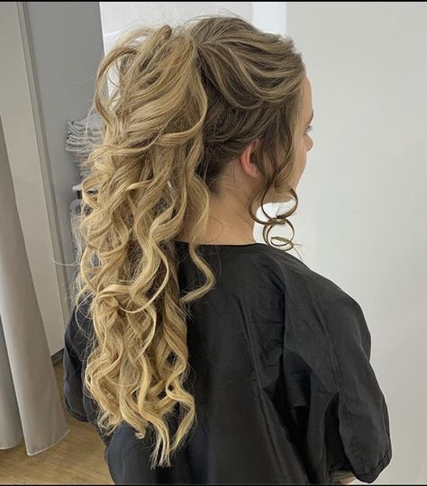 Ponytail With Curls, Formal Ponytail, Long Blonde Curls, Curly Hair Ponytail, Curled Ponytail, Formal Hairstyles For Long Hair, Elegant Ponytail, High Ponytail Hairstyles, Halloween Hair Bows