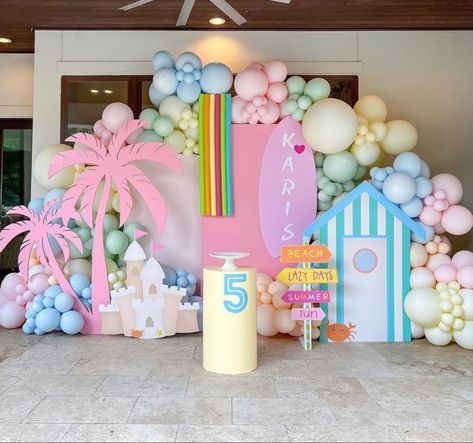 Beach Theme Birthday Party, Birthday Party Paper Decorations, Beach Theme Birthday, Palm Springs Party, Pool Party Themes, Beach Birthday Party, Tropical Birthday, Festival Theme, Beach Themed Party