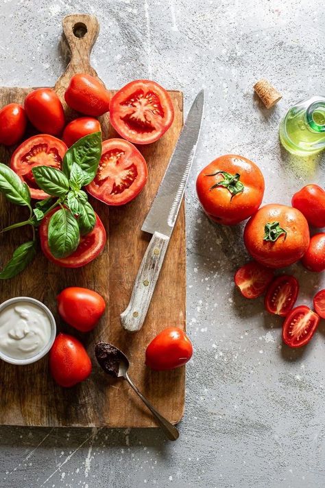 Tomatoes Photography Food Styling, Best Food Pictures, Ingredients Food Photography, Tomato Photography Food Styling, Tomato Food Photography, Red Food Photography, Food Ingredients Photography, Pasta Recipes Tomato, Soup Recipes Tomato