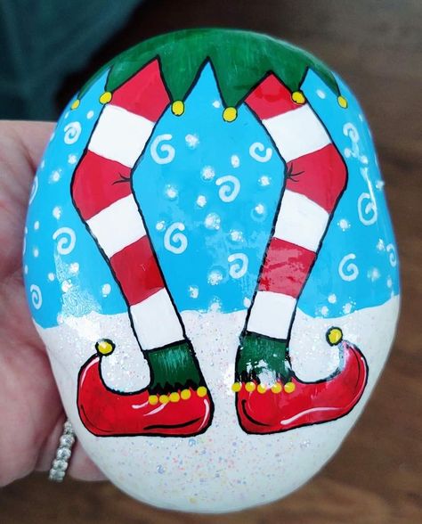 Christmas Gnome Rock Painting Ideas, Elf Painted Rocks, Xmas Rock Painting, Xmas Rock Painting Ideas, Christmas Painted Rocks Ideas, Winter Rock Painting Ideas, Christmas Rock Painting Ideas, Christmas Rock Painting, Rock Crafts Diy