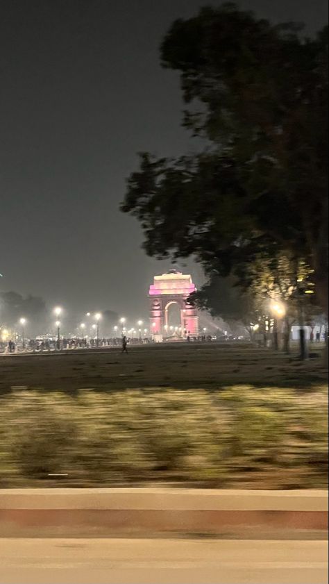 #delhi #india #indiagate #night Delhi Roads In Night, India Gate Night Snapchat, Delhi Traffic Snapchat Stories, Delhi Rain Snapchat, Dehli India Snapchat, Delhi Night Snapchat, Delhi Snaps Night, Delhi Night Snap, Delhi Night View