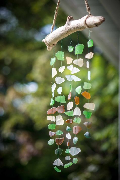 Sea Glass Crafts Diy, Sea Glass Hanging, Glass Crafts Diy, Home Decor Themes, Sea Glass Diy, Sea Glass Decor, Suncatcher Diy, Glass Mobile, Driftwood Mobile