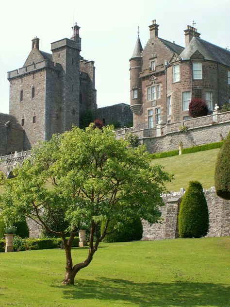 Drummond Castle, Perthshire Scotland, Edinburgh Scotland, Dream Destinations, Edinburgh, Scotland, Castle, House Styles, Van