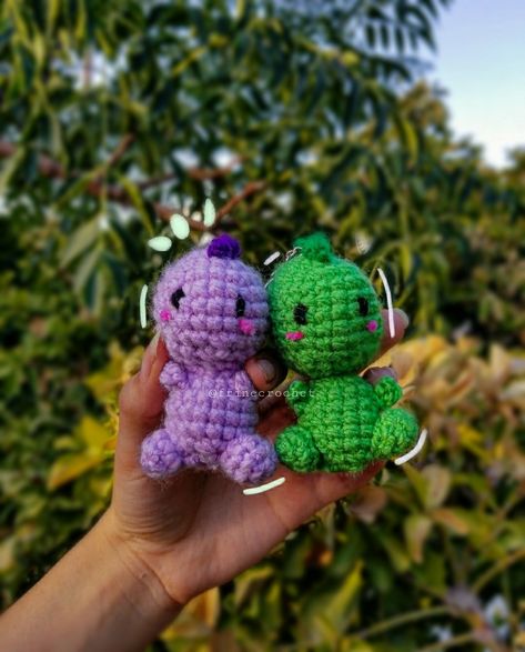 dino amigurumi crochet Dino Couple, Amigurumi Crochet, Interesting Art, Crochet Amigurumi, Amigurumi, Novelty Christmas, Christmas Ornaments, Holiday Decor, Crochet