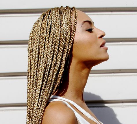 Summer Braid Care: Keep Your Hair In Shape All Season | StyleCaster Bob Box Braids Styles, Beyonce Braids, Braids Blonde, Trendy We Fryzurach, Blonde Box Braids, Summer Braids, African Hair Braiding Styles, Blonde Braids, Long Box Braids