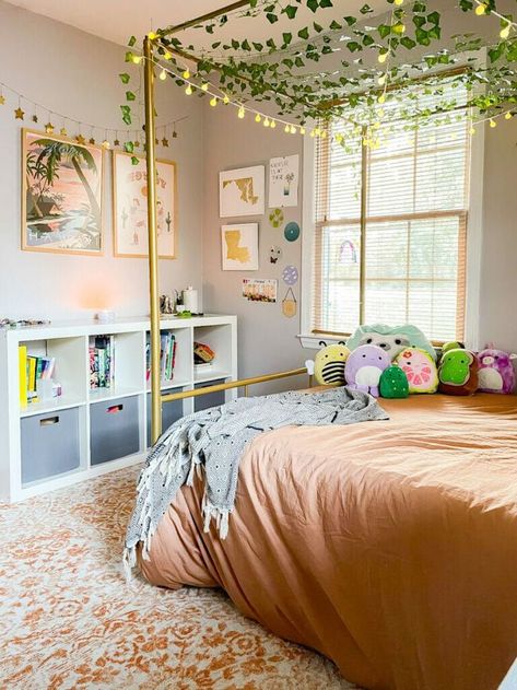 Green Girls Bedroom, Boho Teen Bedroom, Preteen Bedroom, Desk Workspace, Rose Bedroom, Girls Bedroom Makeover, Green Bedroom, Kid's Bedroom