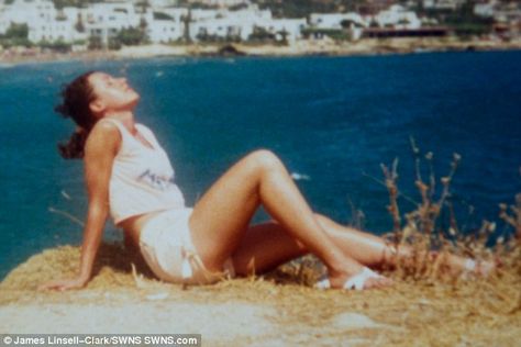 Beach beauty: Sue looks just as youthful as she did while sunbathing in Greece aged 21 Woman Lying Down, Woman At Beach, Sitting At The Beach, Woman Sunbathing, Sculpture Woman, Beach Drawing, Woman Laying, Personal Investigation, Brand Shoot