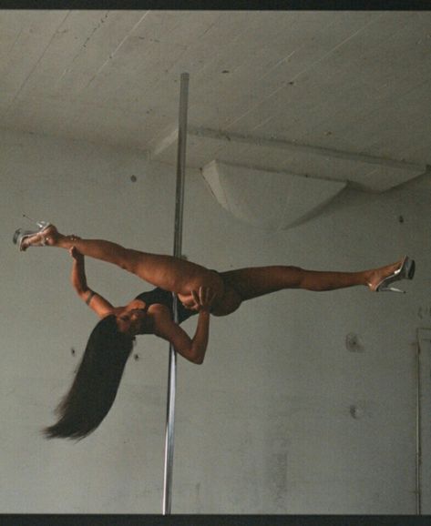 Dancer Lifestyle, Flipagram Instagram, Pole Art, Pole Dancing Fitness, Clubbing Aesthetic, Solange Knowles, Dancing Aesthetic, Kehlani, Pole Fitness