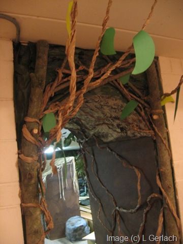 jungle theme party decorations | couple more jungle party planning ideas and resources: Diy Vines, Paper Vines, Tree Vines, Jungle Vines, Weird Animals Vbs, Party Decorating Ideas, Fake Vines, Survivor Party, Jungle Party Decorations