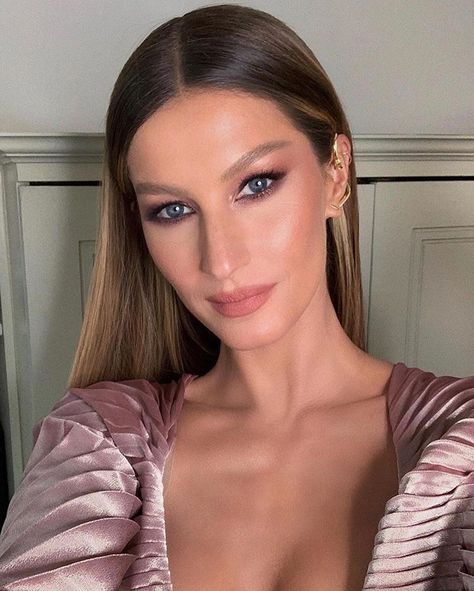 Gisele Bündchen - Met Gala 2019 Gisele Caroline Bündchen, Prom King And Queen, Forbes Magazine, Bridal Make Up, Gisele Bündchen, Instagram Happy Birthday, Gisele Bundchen, Beauty Shoot, Make Up Inspo