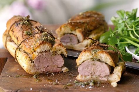 Get a taste of vibrant flavours with these Tuscan-style roast pork rolls. Tuscan Pork Tenderloin, Breaded Pork Tenderloin, Italian Cuisine Recipe, Pork Roll, Pork Fillet, Oven Roasted Chicken, Roast Pork, Tasting Party, Stuffed Pork Tenderloin