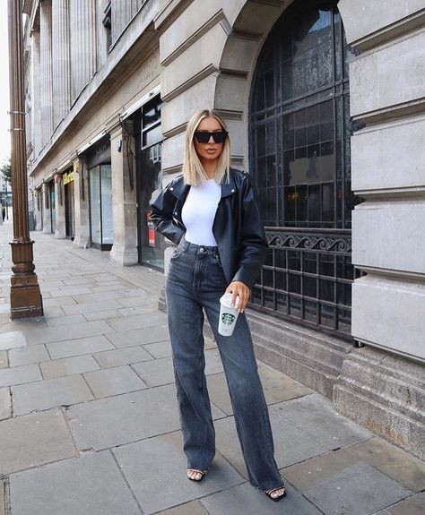 Daily Fashion Inspiration on Instagram: “@alexxcoll” Black Wide Leg Jeans Outfit, Alexx Coll, Flare Jeans Outfit Winter, Grey Jeans Outfit, Wide Leg Outfit, Black Wide Leg Jeans, Flare Jeans Outfit, Wide Leg Jeans Outfit, Black Flare Jeans