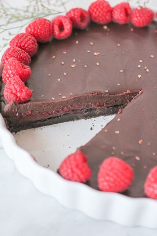 Dark Chocolate Raspberry Tart - This Celebrated Life Chocolate And Raspberry Tart, Raspberry Torte, Chocolate Tarts Recipe, Raspberry Desserts, Chocolate Crust, Chocolate Pastry, Raspberry Tarts, Chocolate Graham Crackers, Elegant Desserts