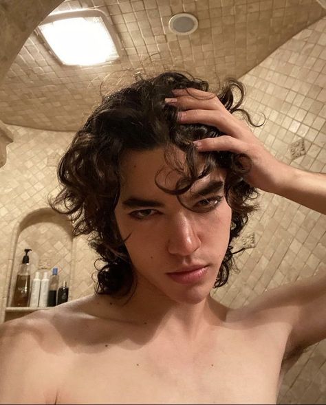 Conan Gray Eyeliner, Masc Makeup, Conan Grey, Conan Gray Aesthetic, Music Taste, Gender Envy, Gray Aesthetic, Sirius Black, Conan Gray