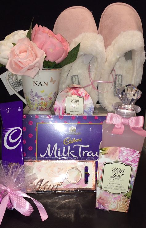 #Nan #Nana #gifthamper 🌸 Birthday Present Ideas For Mum, Gift Hamper For Mom Birthday, Mother’s Day Hamper Ideas, Xmas Presents For Mum, Gift Box For Mum Birthday, Nan Birthday Gift, Presents For Nan, Christmas Presents For Mum, Christmas Gifts For Nan