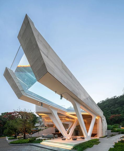 cantilevered transparent pool hovers above hotel in thailand Cantilever Architecture, Green Balcony, Khao Yai National Park, Bathroom Balcony, Suite Room, Mad Architects, Khao Yai, Forest Cabin, Suite Bathroom