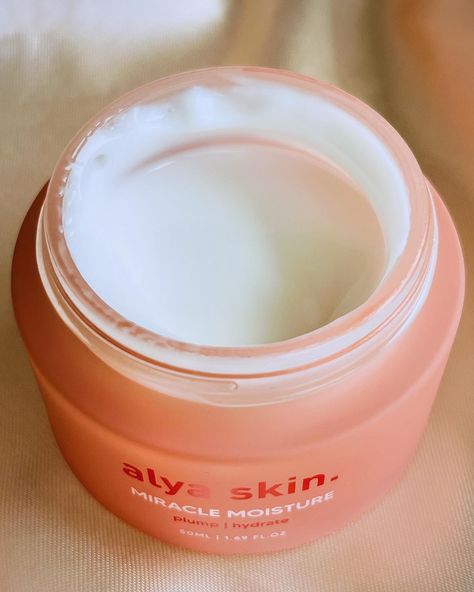 🌸 Alya Skin Miracle Moisture Review 🌸 Hey skincare lovers! 👋 I’ve been using Alya Skin’s Miracle Moisture and I’m excited to finally share my experience (big sorry to @alyaskinaus for the delay! 😅). Life’s been busy, but this gem of a moisturizer is worth the wait! First, let’s talk packaging! 🩷 This moisturizer comes in the cutest pink jar, and honestly, I love having it on my shelf. It’s one of those products that’s as fun to look at as it is to use! Now, onto the formula. The texture is... Alya Skin, Worth The Wait, Insta Posts, Cute Pink, The Cutest, To Look, That Look, Moisturizer, Packaging