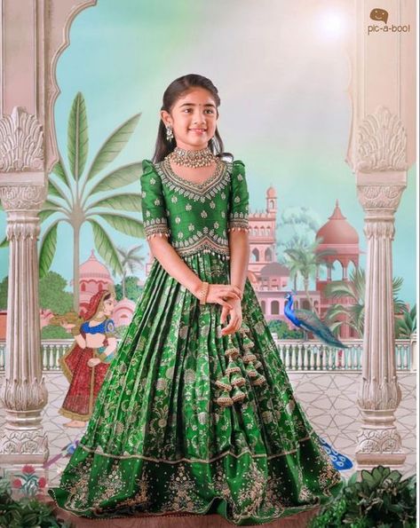 Kids Lehanga Blouses Designs, Saree Function For Kids, Traditional Dresses For Kids Girl, Kids Half Saree Designs, Half Saree For Kids, Half Saree Function Kids, Kids Blouse Designs For Lehanga, Kids Lehanga Design For Wedding, Kids Pattu Langa Designs