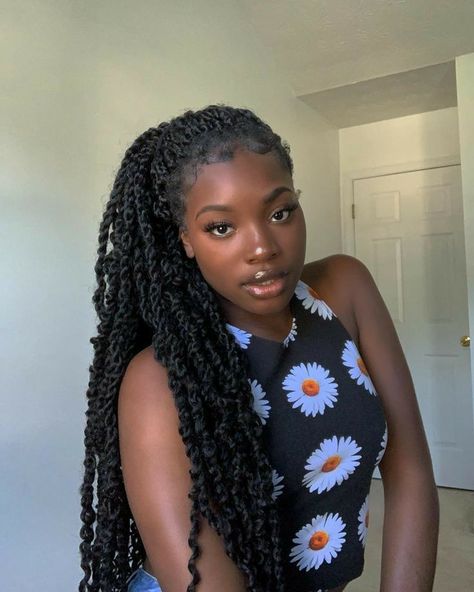 Cuban Twist Hair, Passion Twist Crochet, Passion Twist Hair, Water Wave Crochet, Wave Crochet, Passion Twists, Crochet Hair Extensions, Twist Hair, Twist Braid Hairstyles