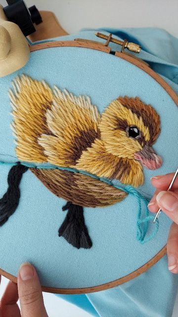 Megan Zaniewski on Instagram: "Finished up this chunky yarn ducky tote, and it's definitely one of the cutest ducks I've ever embroidered 🥺🐥🫧💕" Megan Zaniewski, Duck Embroidery, Ugly Duckling, Chunky Yarn, Sewing Ideas, Ducks, The Cutest, Embroidery Patterns, Yarn