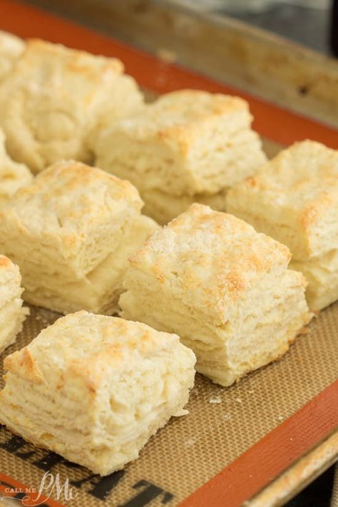 Cream Cheese Buttermilk Biscuits Cream Cheese Busicuts, Bob Evans Biscuit Recipe, Cheese Buttermilk Biscuits, Homemade Biscuit Recipe, Yeast Biscuits, Biscuits Breakfast, Cream Cheese Biscuits, Sour Cream Biscuits, Best Biscuit Recipe