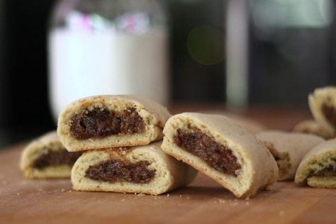 Get figgy with this recipe for the cookie classic. Fig Newtons Homemade, Fig Newton Recipe, Homemade Fig Newtons, Fig Cookies, Fig Newtons, Fig Recipes, Fresh Figs, Yummy Cookies, Cookies And Bars