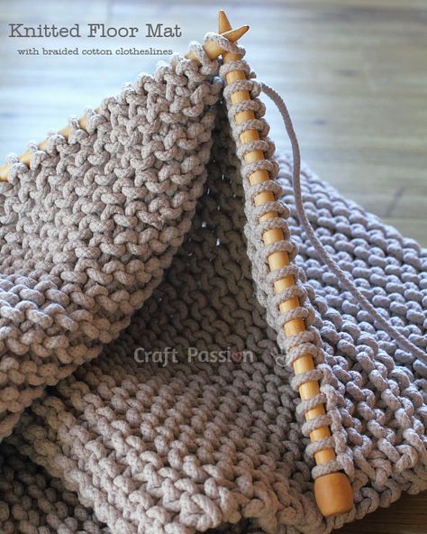 Floor Mat - Free Knitting Pattern & Tutorial | Craft Passion Knit Rug, Fabric Bowls, How To Purl Knit, Fabric Strips, Yarn Projects, Crochet Rug, Knitting And Crocheting, Knit Or Crochet, Yarn Art