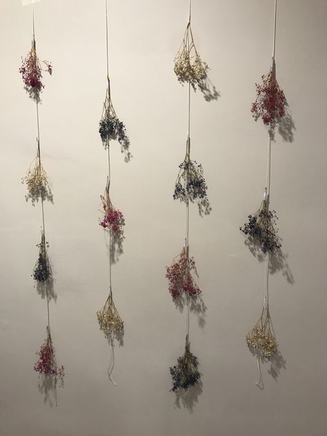 DIY flower wall attempt Upside Down Flower Wall, Flowers Hung On Wall, Scattered Wall Decor, Flowers On Wall, Wall Bouquet, Hanging Plant Ideas, Dried Flowers Wall, Hanging Garden Ideas, Diy Flower Wall