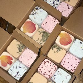 Bath Bomb Packaging, Diy Soap Bars, Savon Diy, Săpunuri Handmade, Beauty Bath, Wine Gift Baskets, Gift Sets For Her, Aromatherapy Gifts, Homemade Soap Recipes