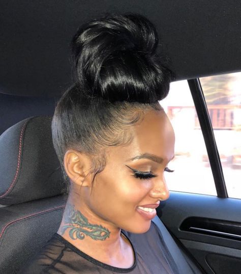 High bun Black Hair Bun, Black Ponytail Hairstyles, Pelo Afro, High Bun, Frontal Hairstyles, Hair Ponytail Styles, Sleek Ponytail, Ponytail Styles, Human Hair Lace Wigs