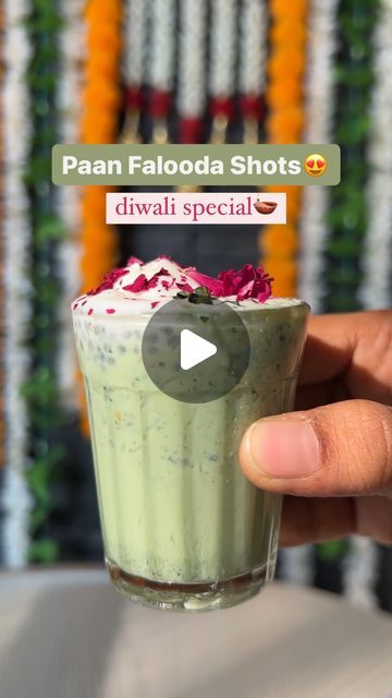 Paan Recipe Leaves, Paan Shots Recipe, Diwali Food Recipes, Diwali Drink Ideas, Easy Diwali Desserts, Indian Desserts Easy, Diwali Food Decoration Ideas, Diwali Shots, Diwali Party Food Ideas