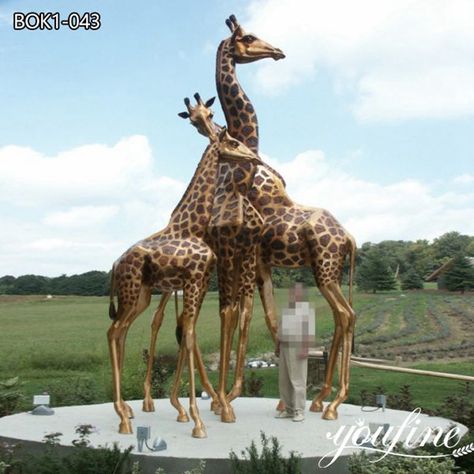 Giraffe Statue, Grandparents Activities, Giraffe Images, Giraffes Statues, Giraffe Costume, Bronze Sculpture Animal, Giraffe Family, Safari Park, Animal Sculpture