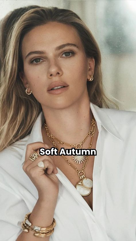 Scarlett Johansson color season insights for fashion-savvy readers. Discover cost-effective online analysis at Four Seasons Studio today. Soft Autumn Glasses, Warm Autumn Celebrities, Soft Autumn Celebrities, Soft Autumn Hair, Autumn Color Analysis, Soft Autumn Colors, Autumn Celebrities, Body Shape Guide, Soft Autumn Palette