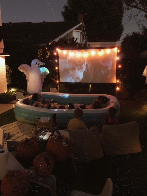 Halloween Movie Night Party, Diy Backyard Movie, Pumpkin Decorating Party, Backyard Movie Night Party, Backyard Halloween Party, Diy Backyard Movie Night, Makeup Drawers, Outdoor Movie Party, Outside Movie