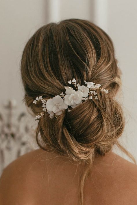 Valencia Comb – Jay Kay Braids and Bridal Debs Hairstyles, Low Bun Bridal Hair, Low Bun Wedding Hair, Jay Kay, Wedding Hair Up, Floral Hair Pieces, Gold Hair Comb, Bridal Hair Buns, Veil Hairstyles