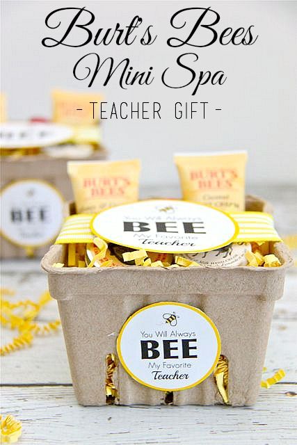 Bee Teacher Gifts, Smashed Peas, Peas And Carrots, My Favourite Teacher, Free Printable Tags, Volunteer Appreciation, Berry Baskets, Staff Appreciation, Bee Gifts