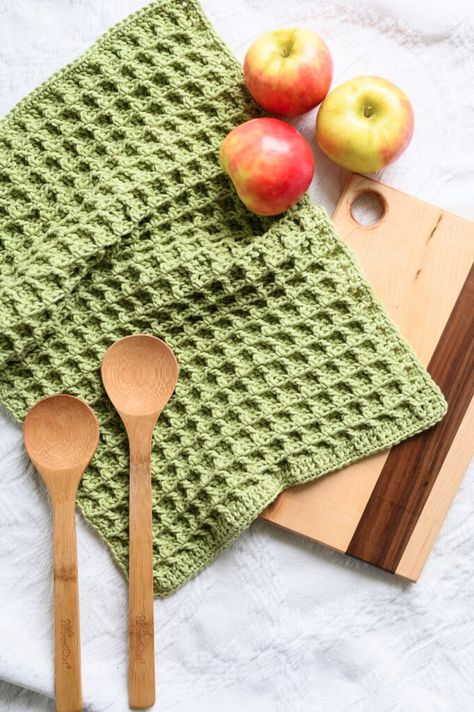 Free Crochet Pattern: Dishie Towel - Woods and Wool Crochet Dish Cloth Free Pattern, Crochet Dish Towels, Crochet Kitchen Towels, Crochet Washcloth Pattern, Confection Au Crochet, Dishcloth Crochet Pattern, Washcloth Pattern, Crochet Towel, Crochet Dishcloth