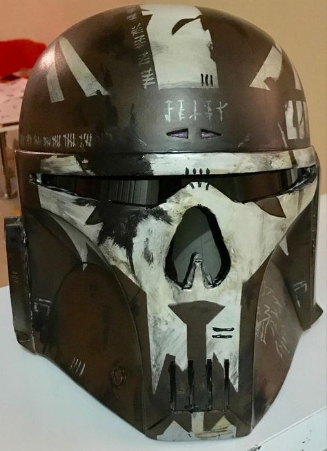 Custom Mandalorian Helmet, Custom Mandalorian Armor, Mandalorian Helmet Designs, Mando Costume, Mando Cosplay, Clone Trooper Helmet, Armor Ideas, Star Wars Bounty Hunter, Mandalorian Cosplay