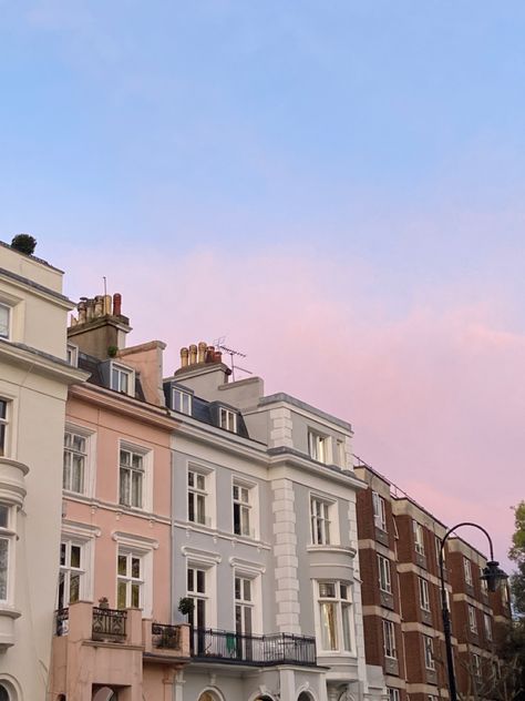 Houses lining primrose hill park Hill Homes, Primrose Hill London, London Tips, London Vibes, London Dreams, London Living, Primrose Hill, London Townhouse, Living In England