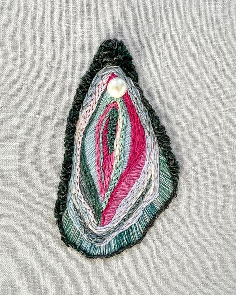 I had two custom orders for oysters this week, and now I think I need to stitch some more. Those were fun! Both include a genuine pearl. #embroideryartwork #embroidery #handembroidery #modernembroidery #oyster #abstractembroidery #art #embroideryart #dmcembroidery #dmcthreads #damngoodstitch Oyster Embroidery Designs, Oyster Embroidery, Bag Embroidery Ideas, Ideas For Accessories, Embroidery Pearls, Bag Embroidery, Abstract Embroidery, Accessories Crafts, Creative Things