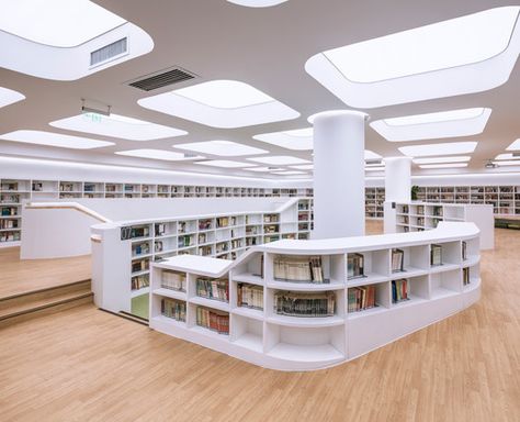 Jingshan School Library Renovation / Hui-Yin Design & Research | ArchDaily Library Ceiling Design, Library Ceiling, Library Renovation, Library Project, Library Interior, Smart Office, Ceiling System, Traditional Building, Natural Ventilation