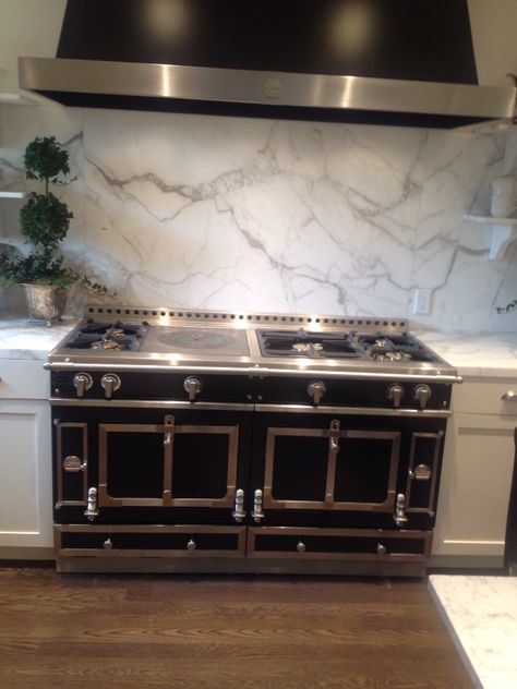 Yep its a $40,000 stove New Home Buyer, Fresh Kitchen, All White Kitchen, Kitchen Hoods, Kitchen Cabinet Colors, Classic Kitchens, Kitchen Trends, Trendy Kitchen, Black Kitchens