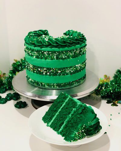 Green Velvet Cake, Stripe Cake, St Patricks Day Cakes, Recipe With Cream Cheese, Showstopper Cakes, Striped Cake, Velvet Cake Recipes, Layer Cake Recipes, Wilton Cake Decorating