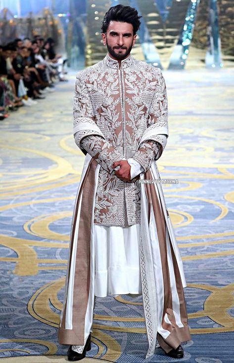 Manish Malhotra Kurta For Men, Ranveer Singh Wedding Outfit, Outfits For Sangeet Indian Weddings, Sangeet Groom Outfit, Indian Groom Wear Wedding Sherwani, Sangeet Outfit For Groom, Messi Suit, King Attire, Indian Wedding Suits Men