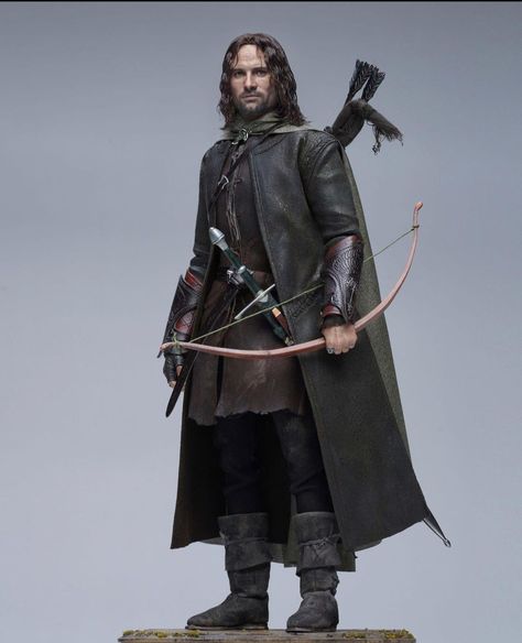 Aragorn Fellowship Of The Ring, Aragorn Ranger Outfit, Aragorn Clothes, Aragorn Outfit, Lotr Armor, Aragorn Cosplay, Aragorn Aesthetic, Arwen Cosplay, Aragorn Costume